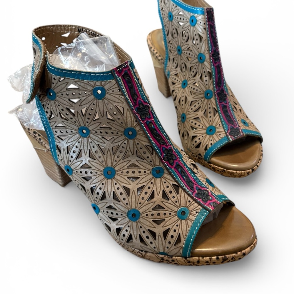 Women's Cutout Block Heel Sandals in Taupe with Teal Accents